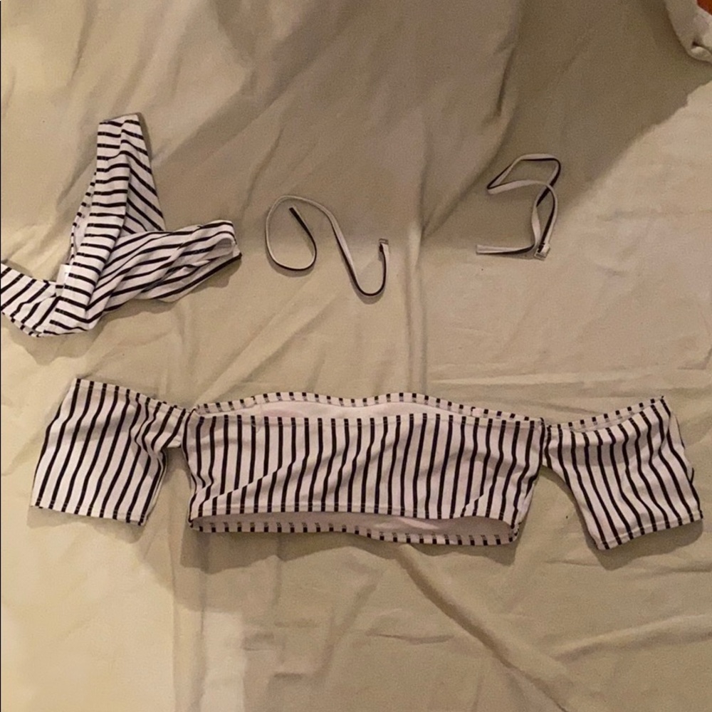 Striped bikini - Picture 4 of 5